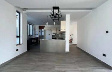 Luxurious & High-end 5 Bedrooms Townhouse All Ensuite Plus Dsq For sale in Lavington