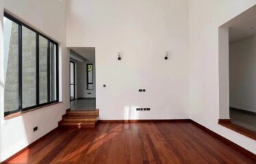 Luxurious & High-end 5 Bedrooms Townhouse All Ensuite Plus Dsq For sale in Lavington