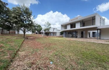 LUXURIOUS 5 BEDROOMS VILLA PLUS DSQ & GARDEN FOR SALE IN KAREN.