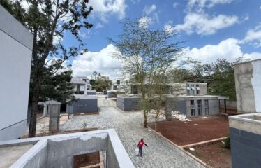 LUXURIOUS 5 BEDROOMS VILLA PLUS DSQ & GARDEN FOR SALE IN KAREN.