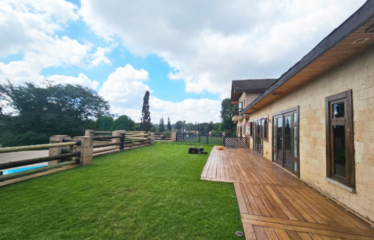 LUXURY 9 BEDROOM VILLA FOR SALE IN LAVINGTON NAIROBI ON 0.8 ACRE WITH SWIMMING POOL.