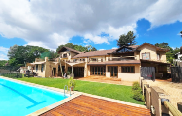 LUXURY 9 BEDROOM VILLA FOR SALE IN LAVINGTON NAIROBI ON 0.8 ACRE WITH SWIMMING POOL.