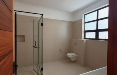 LUXURY 5 BEDROOM MANSION FOR SALE IN KAREN NAIROBI – ALL ENSUITE, 1,000 SQM ON HALF ACRE .