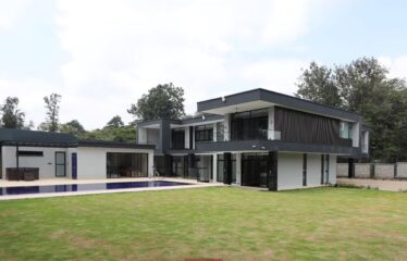 Ambassadorial Luxury 6-Bedroom Villa for Rent in Nyari | Private Pool, Smart Home.