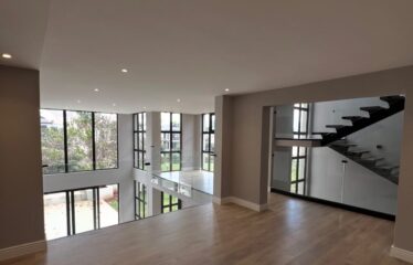 6-Bedroom Villa for Sale in Runda